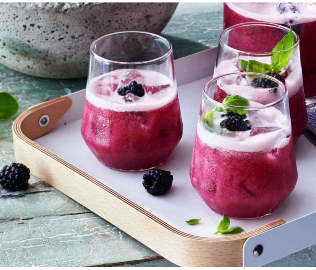 Great Value Sugar free Low calorie Blackberry Lemonade Drink Mix Bundle 10 packets Per Box (4 Boxes), 40 Total Packets, (2) Stand-Up Re-usable Drink Pouches Bags, Healthy Smoothie Recipe Card