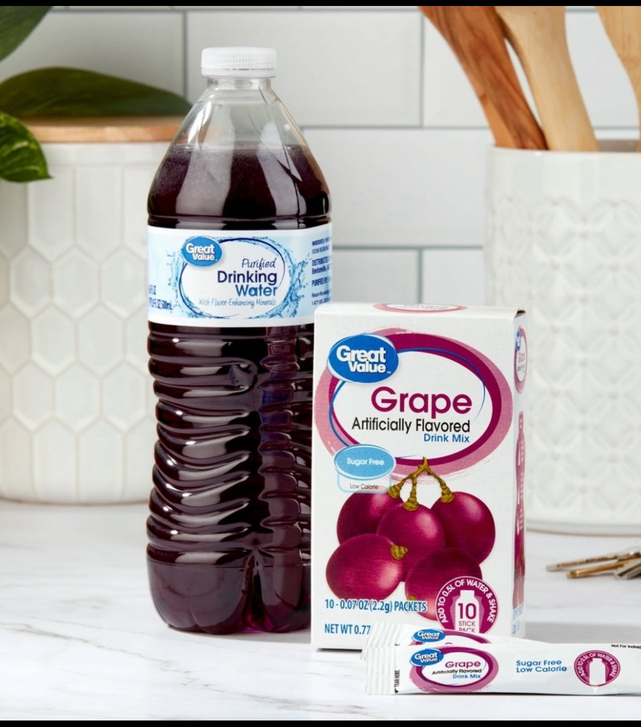 Great Value Sugar free Low calorie Grape Drink Mix Bundle 10 packets Per Box (4 Boxes), 40 Total Packets, (2) Stand-Up Drink Pouches Bags, Healthy Smoothie Recipe Card
